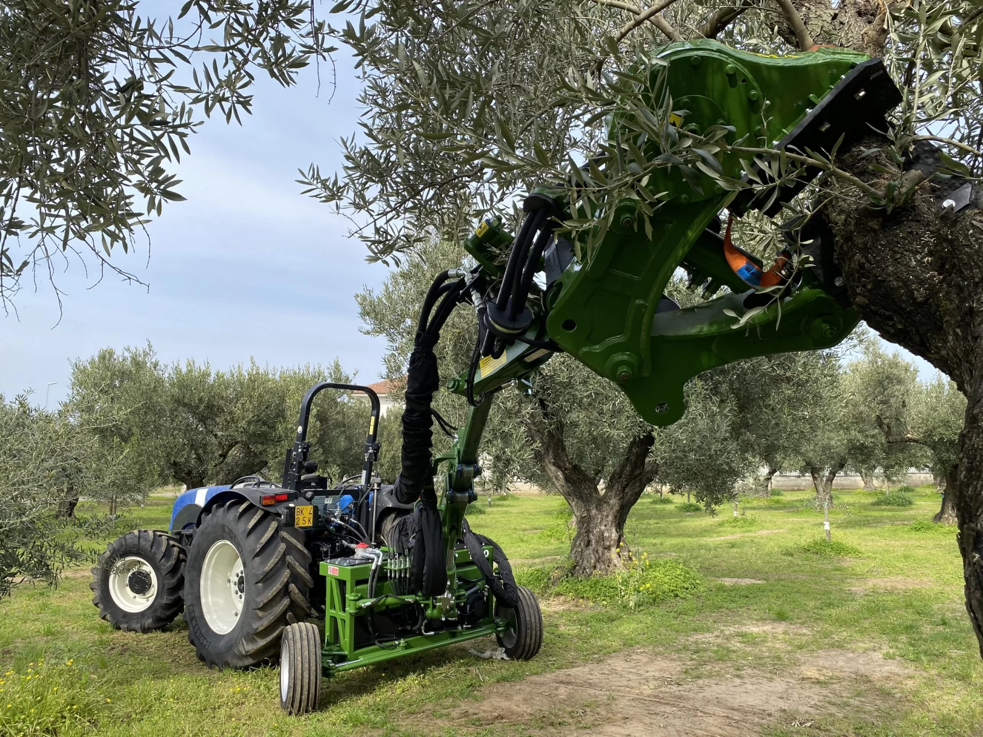 Sicma TR-50 Olive Harvester - 3PL - Image 3